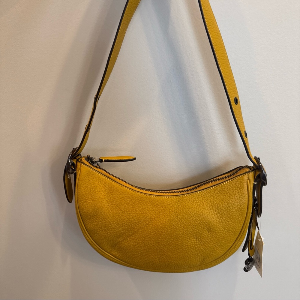 COACH Soft Pebble Leather Luna Shoulder Bag ~NWT~ Flax CC439 - Picture 4 of 10